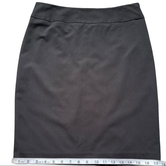Liz Claiborne Black Pinstripe Career Pencil Skirt Sz 8 - Picture 9 of 10